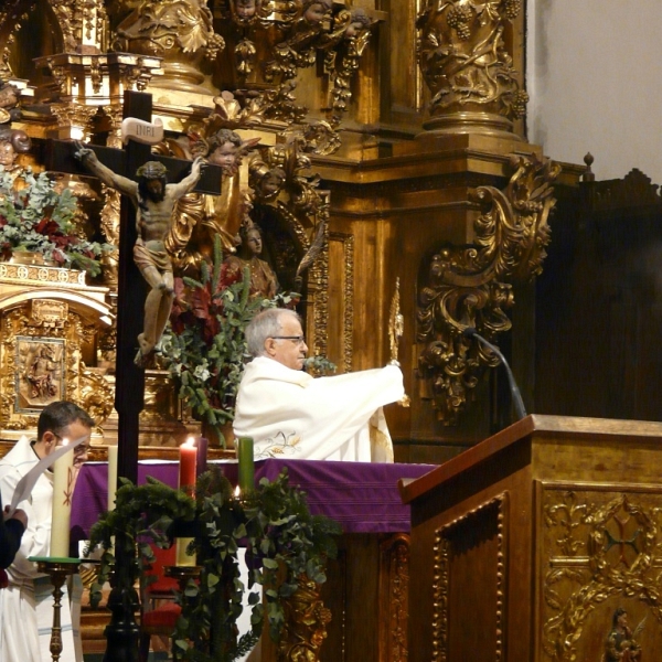 El obispo preside la vigilia de la Inmaculada en la iglesia de San Torcuato