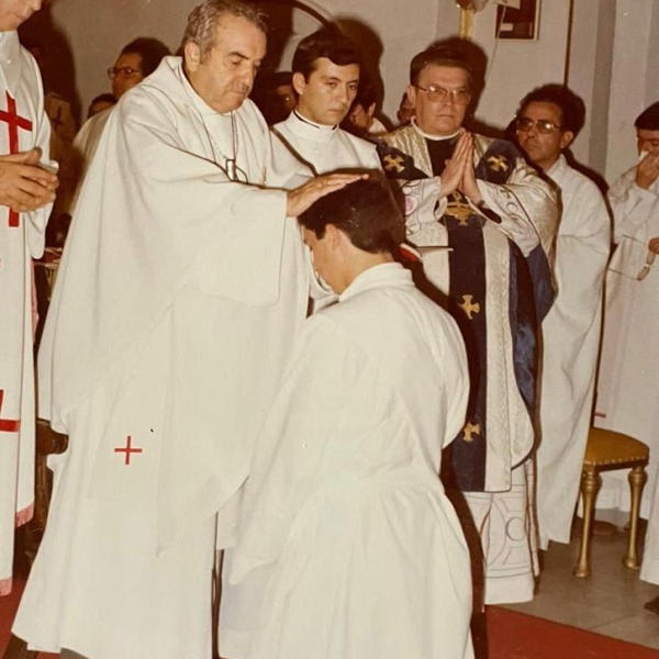 Hoy hace 40 años que fue ordenado sacerdote nuestro obispo ¡Felicidades D. Fernando!