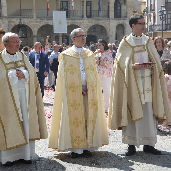 Un Corpus que dejó pequeña la Catedral