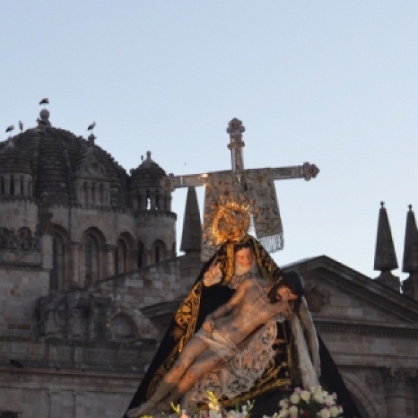 Procesión de Nuestra Madre coronada