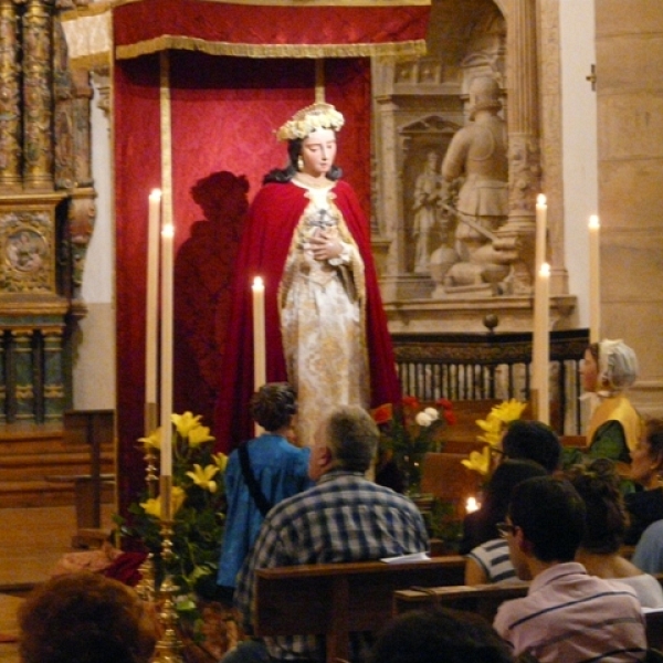 Imposición de medallas a los hermanos de la Asociación Virgen de la Saleta