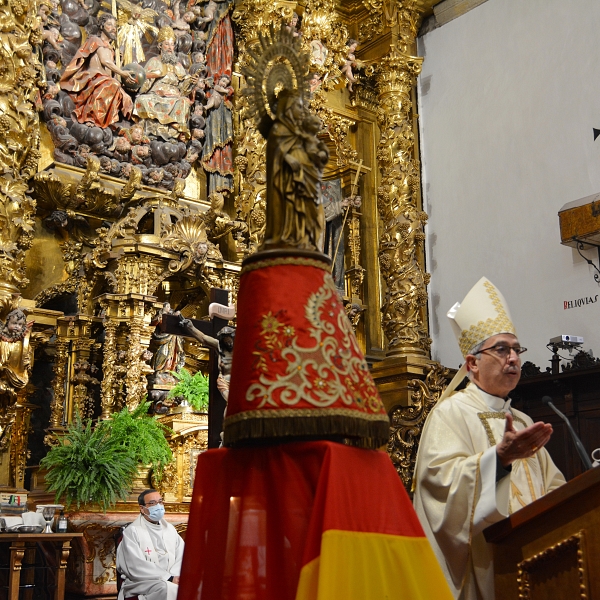 El obispo preside la eucaristía de la Virgen del Pilar, patrona de la Guardia Civil