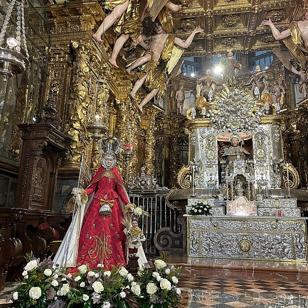 Medio millar de zamoranos en Santiago acompañando a la Virgen de la Concha