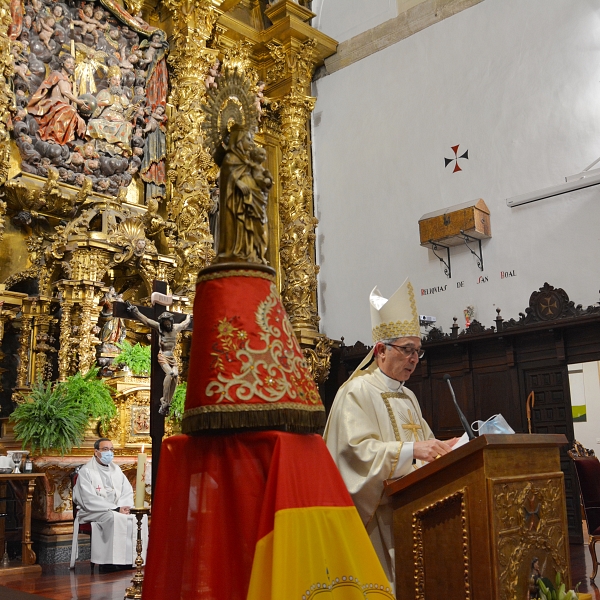 El obispo preside la eucaristía de la Virgen del Pilar, patrona de la Guardia Civil