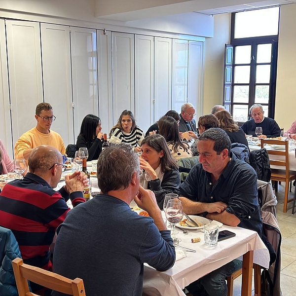 Profesores de religión celebran un día de formación y convivencia con sus compañeros jubilados