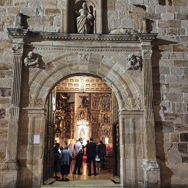 La Cruz de los jóvenes y el icono de María, en Zamora