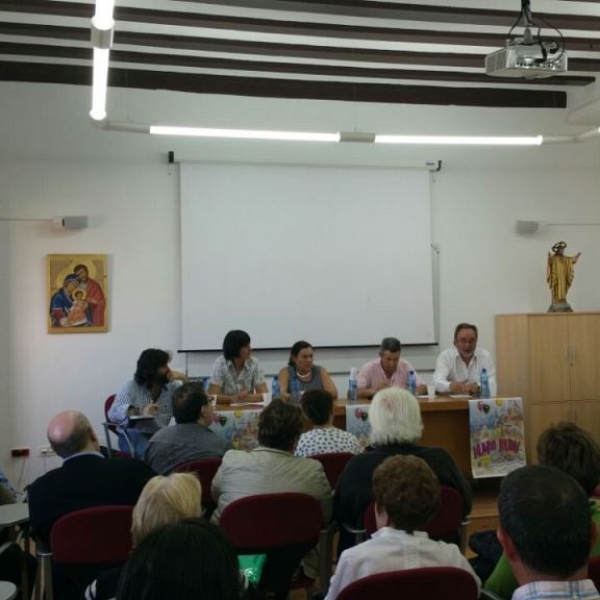 Mesa redonda en la Casa de la Iglesia