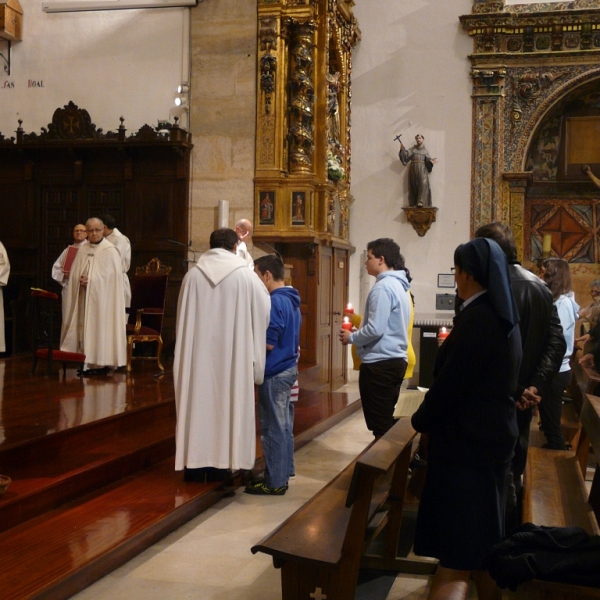 El obispo preside la vigilia de la Inmaculada en la iglesia de San Torcuato