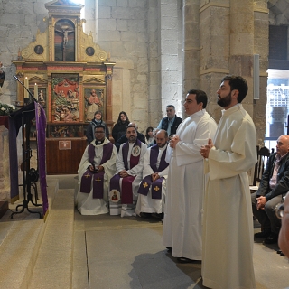 Enrique Alonso y Víctor Jambrina celebran el rito de admisión a las sagradas órdenes