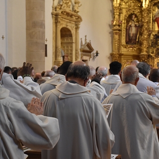 La iglesia de San Andrés reúne al presbiterio zamorano en torno a la Misa Crismal