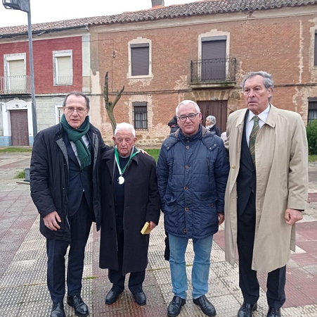 Villanueva del Campo reconoce a don Abelardo Febrero con la Medalla al Mérito Ciudadano