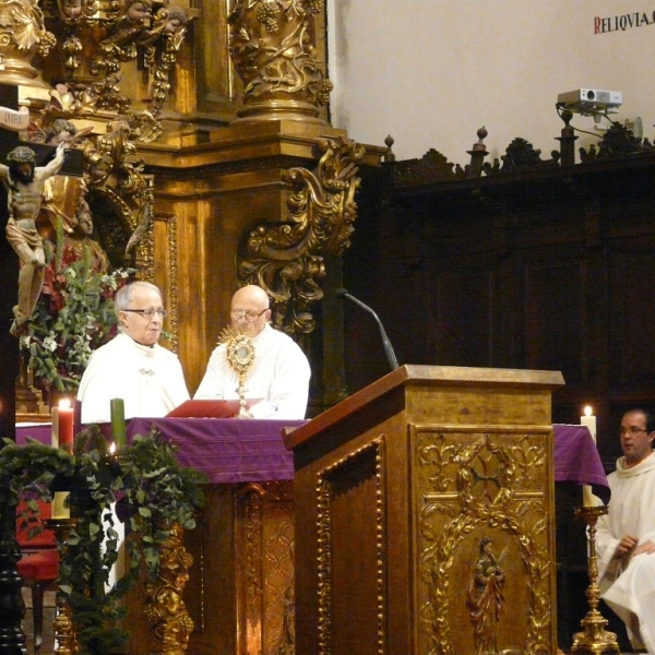 El obispo preside la vigilia de la Inmaculada en la iglesia de San Torcuato