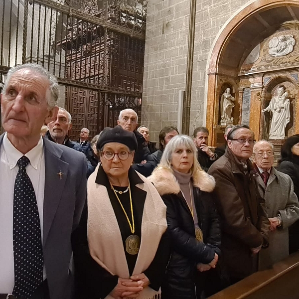 La catedral se llena para despedir a Benedicto XVI