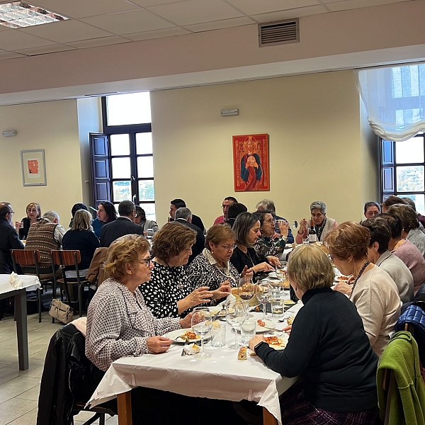 Profesores de religión de diferentes generaciones celebran un día de formación y convivencia