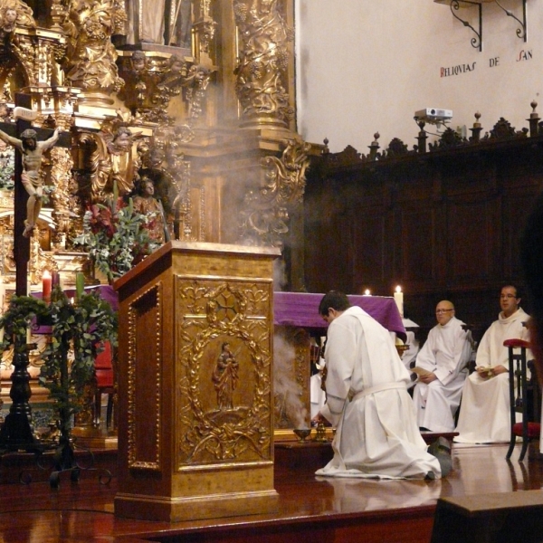 El obispo preside la vigilia de la Inmaculada en la iglesia de San Torcuato