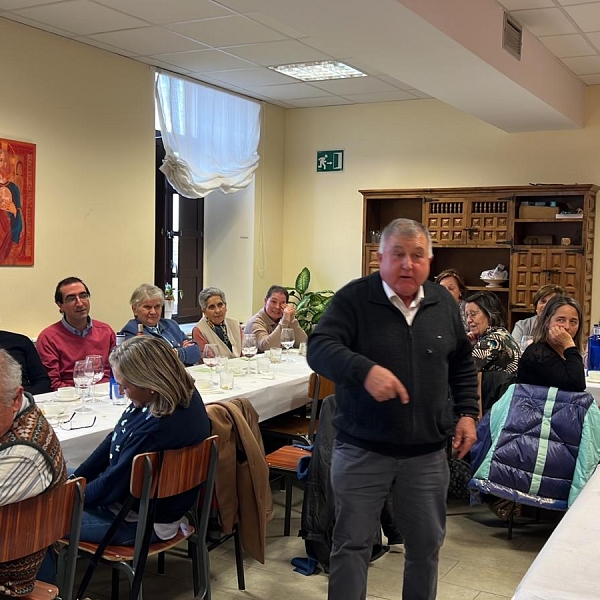 Profesores de religión celebran un día de formación y convivencia con sus compañeros jubilados