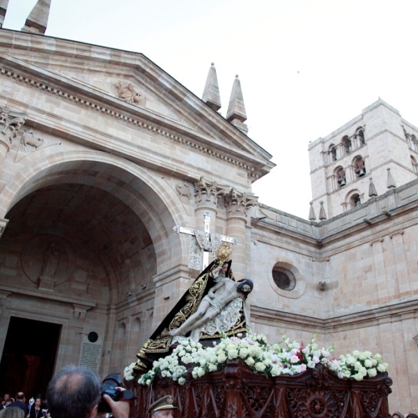 Procesión de Nuestra Madre coronada