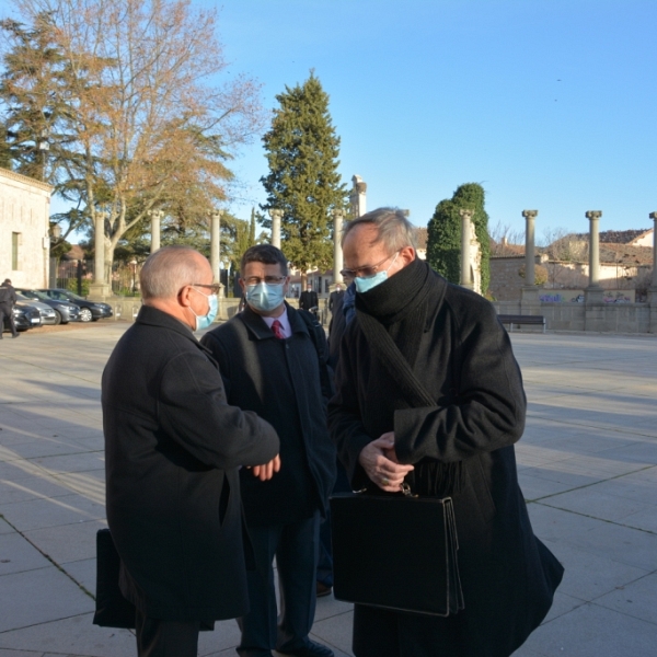 Ordenación y toma de posesión de don Fernando