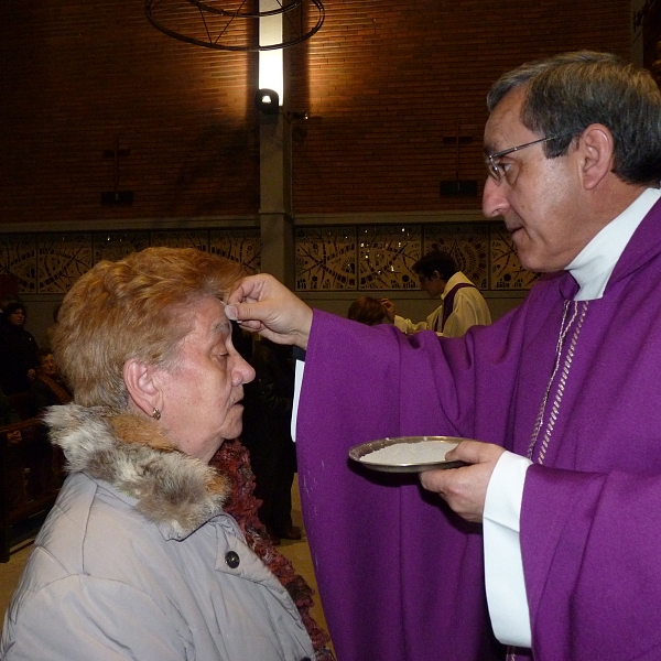 Imposición de la ceniza en Cristo Rey