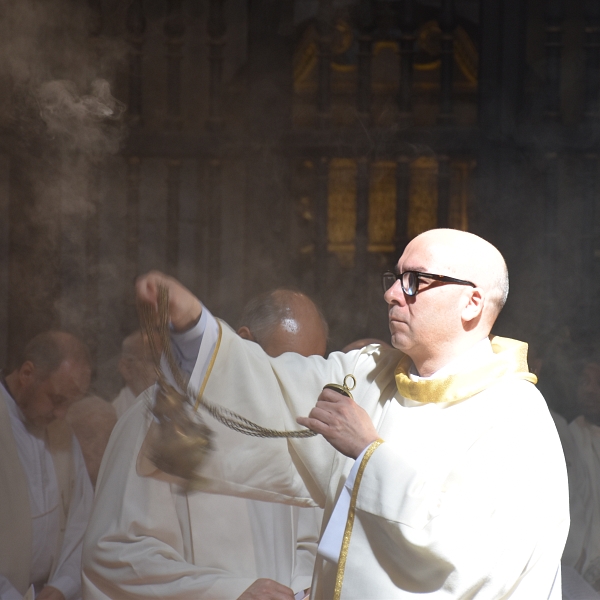 La iglesia de San Andrés reúne al presbiterio zamorano en torno a la Misa Crismal