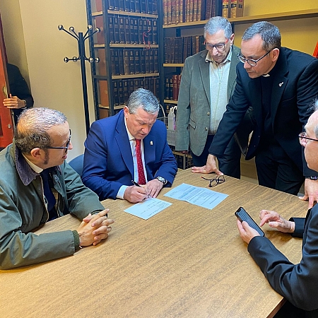 La diócesis y la Diputación firman un convenio para la rehabilitación del Archivo