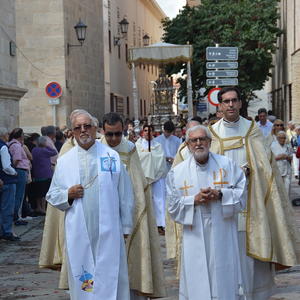 Un Corpus que dejó pequeña la Catedral