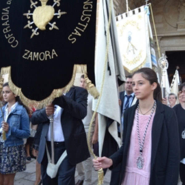 Procesión de Nuestra Madre coronada