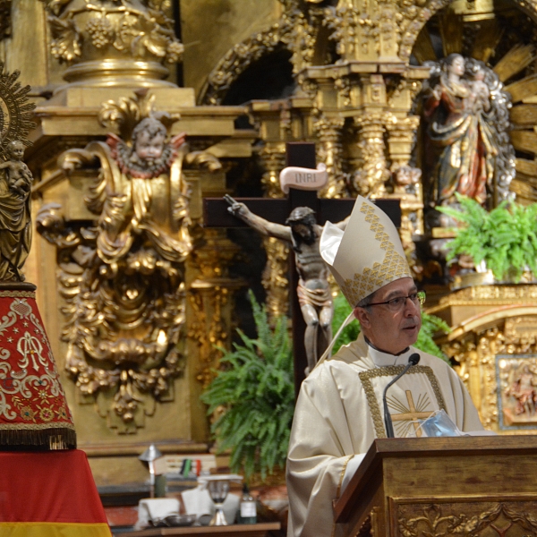 El obispo preside la eucaristía de la Virgen del Pilar, patrona de la Guardia Civil