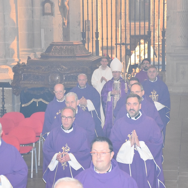 Zamora se despide de Uriarte con la celebración de la misa en la catedral