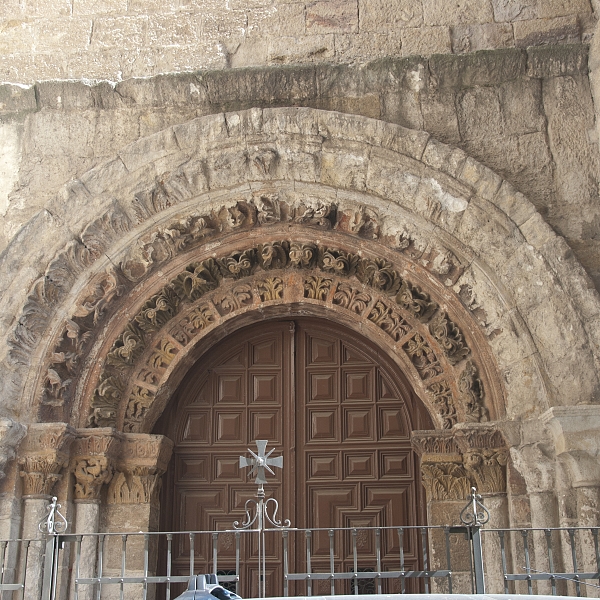 Objeto de declaración: Portada Oeste y torre de la iglesia de San Vicente