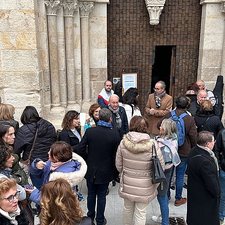 Profesores de religión de diferentes generaciones celebran un día de formación y convivencia