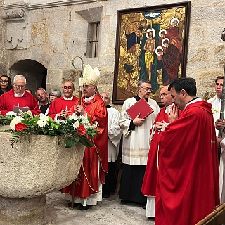 Treinta y tres adultos reciben el don del Espíritu en Pentecostés