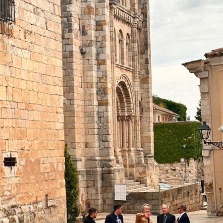 Inaugurado el nuevo paso peatonal que une la Puerta del Obispo y los Jardines de Baltasar Lobo