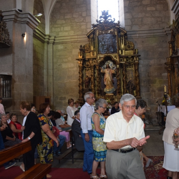 El obispo en Fermoselle tras el incendio