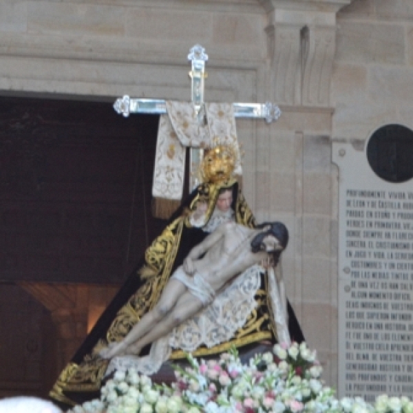 Procesión de Nuestra Madre coronada