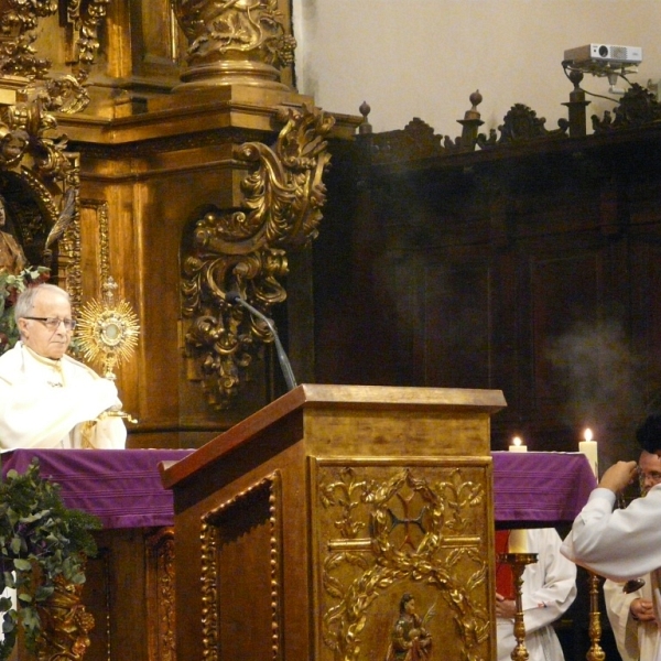 El obispo preside la vigilia de la Inmaculada en la iglesia de San Torcuato