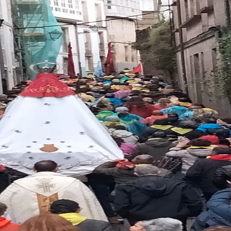 Medio millar de zamoranos en Santiago acompañando a la Virgen de la Concha