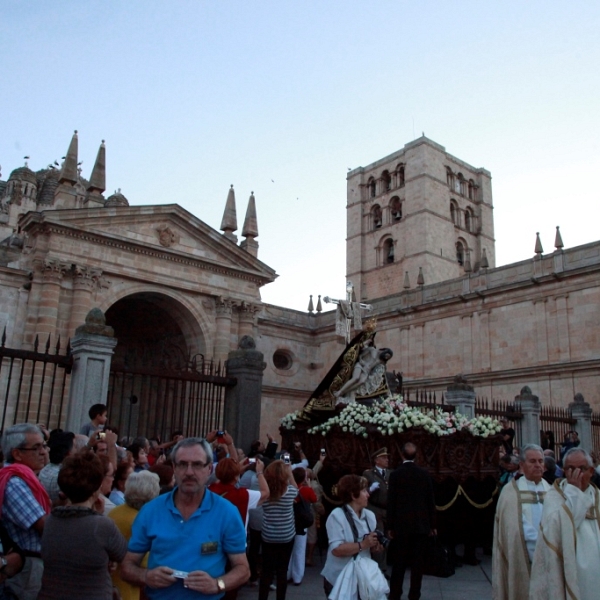 Procesión de Nuestra Madre coronada