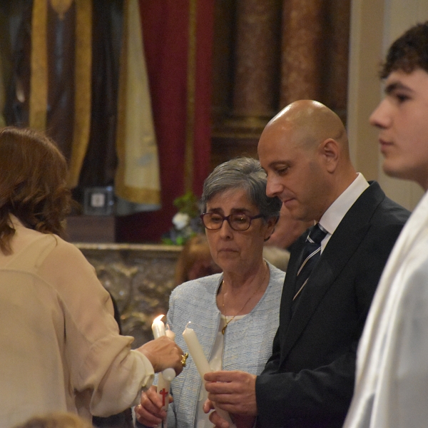 Treinta y tres adultos reciben el don del Espíritu en Pentecostés