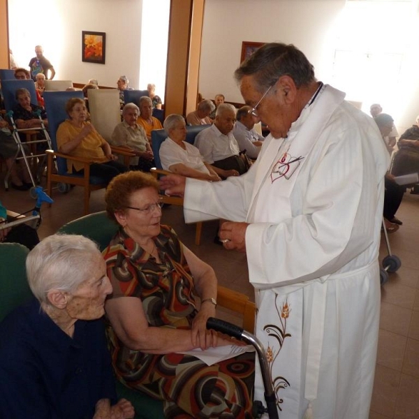 Unción de enfermos en la Residencia de Villarrín