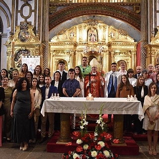 Treinta y tres adultos reciben el don del Espíritu en Pentecostés