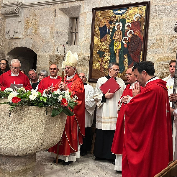 Treinta y tres adultos reciben el don del Espíritu en Pentecostés