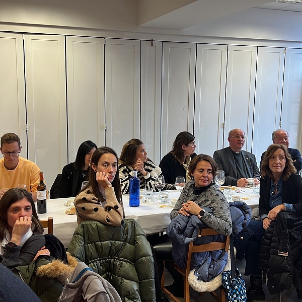 Profesores de religión celebran un día de formación y convivencia con sus compañeros jubilados