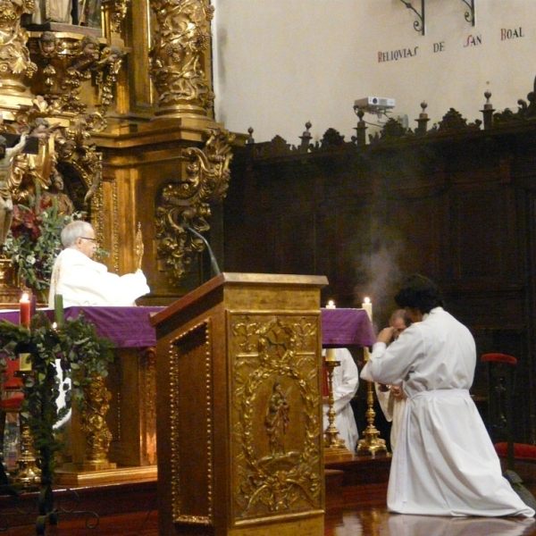 El obispo preside la vigilia de la Inmaculada en la iglesia de San Torcuato