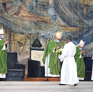 Monseñor Valera asiste a la despedida del obispo de Braganza