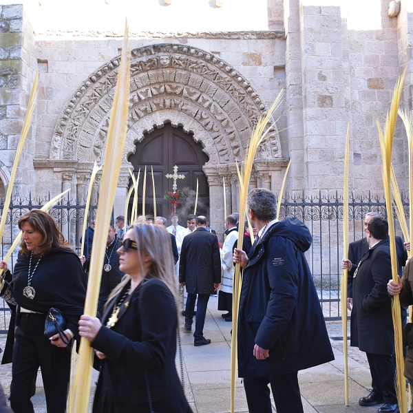 El obispo, Fernando Valera llama a Zamora a entrar en la Semana Santa con esperanza y caridad