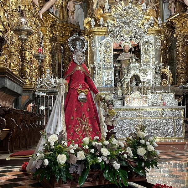 Medio millar de zamoranos en Santiago acompañando a la Virgen de la Concha