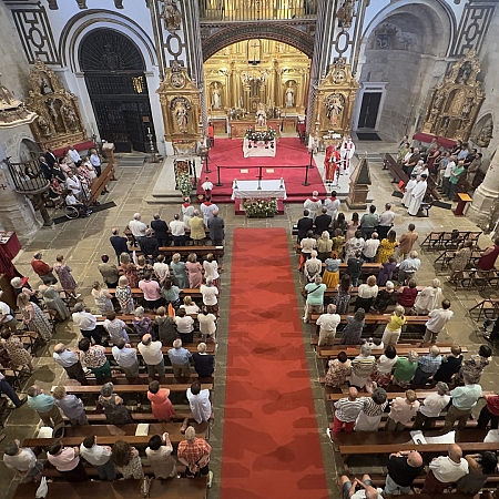San Ildefonso celebra a San Pedro con una histórica procesión por el casco antiguo
