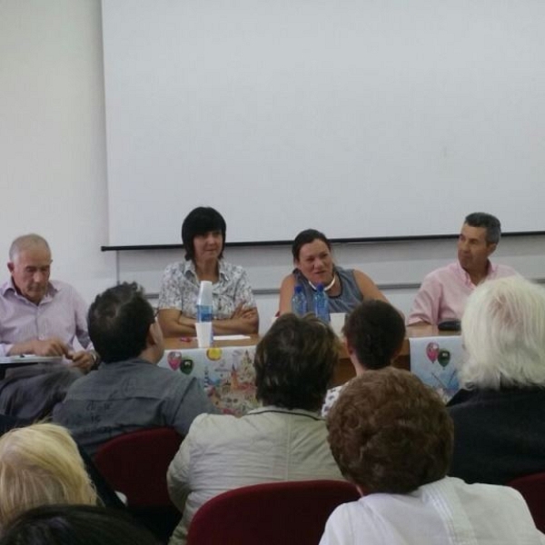 Mesa redonda en la Casa de la Iglesia