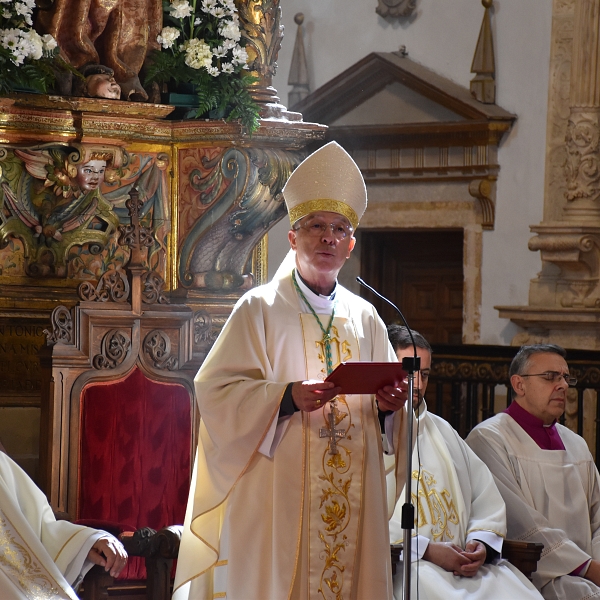 La iglesia de San Andrés reúne al presbiterio zamorano en torno a la Misa Crismal